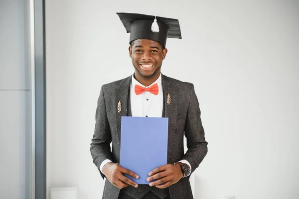 Afroameričan Držící Diplom — Stock fotografie