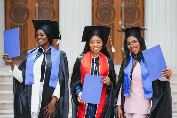 Conceito Educação Graduação Pessoas Grupo Estudantes Internacionais Felizes — Fotografia de Stock