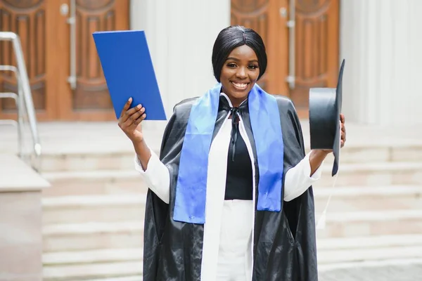 Porträtt Vackra Afroamerikanska Examen — Stockfoto