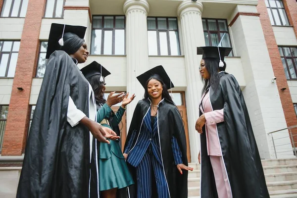 Koncepce Absolventského Ceremoniálu Mladých Studentů — Stock fotografie