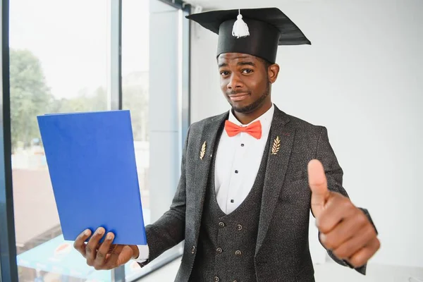 Afroamerikaner Mit Diplom — Stockfoto