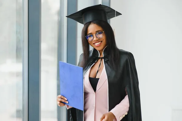Graduação Afro Americana Detentora Diploma — Fotografia de Stock