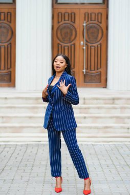 Ofis dışındaki İş kadınının Portresi