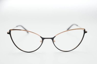 Kadın gözlük makro ayrıntı beyaz bir arka plan üzerinde. Yatay