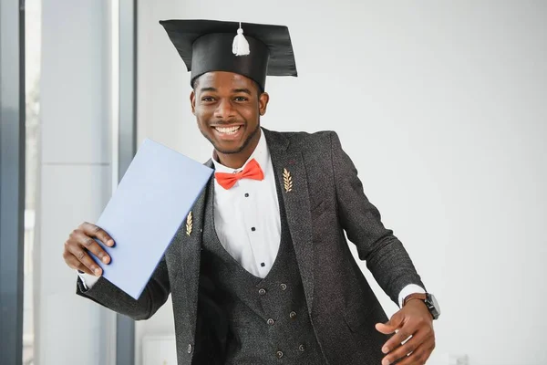 Graduação Afro Americana Detentora Diploma — Fotografia de Stock