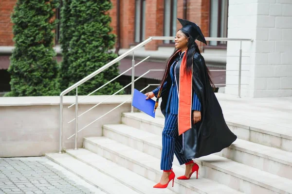 Retrato Hermosa Graduada Afroamericana —  Fotos de Stock