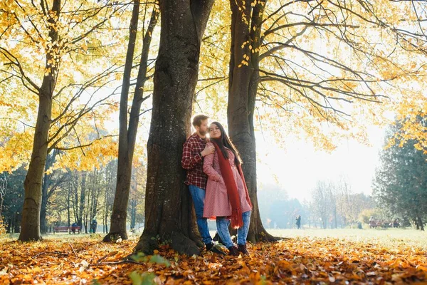 Young Couple Love Walking Autumn Park Holding Hands — Stock Photo, Image