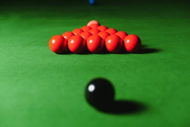yeşil yüzey, sığ derinlik-in tarla üstüne snooker