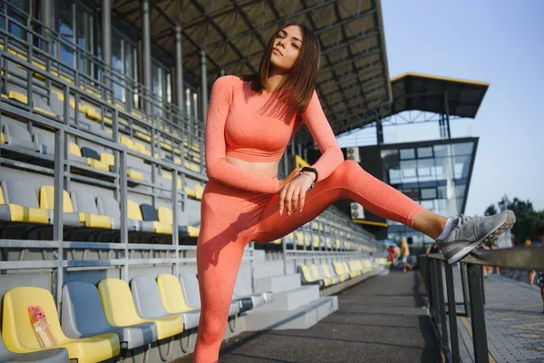 Fitness Vrouw Stadsstadion — Stockfoto