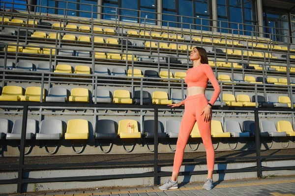 Idrott Och Fritid Flicka Sportkläder Poserar Stadion Innan Fitness Motion — Stockfoto