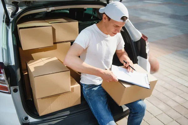 Delivery Man Picking Box Car — Stock Photo, Image