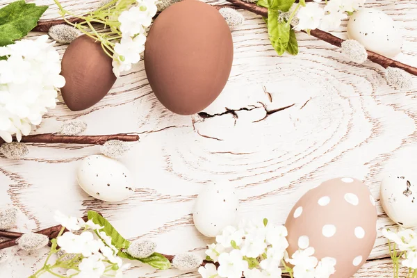 Osterdekoration mit Frühlingsblumen — Stockfoto