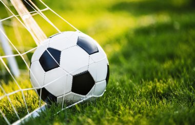 Kalede futbol topu