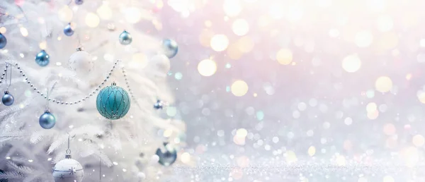 Zimní dekorace s vánoční stromeček a Bokeh efekt — Stock fotografie