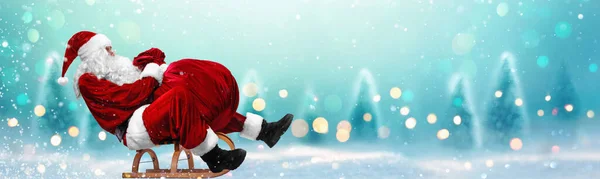 Weihnachtsmann mit einer Tüte voller Weihnachtsgeschenke — Stockfoto
