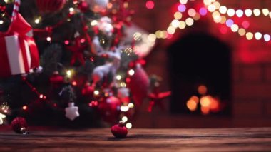 Noel Ağacı ve Noel Baba 'dan bir hediye.