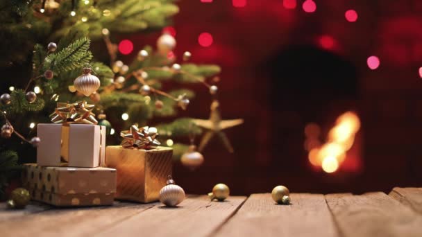 Árvore de Natal com Decorações e Presentes — Vídeo de Stock