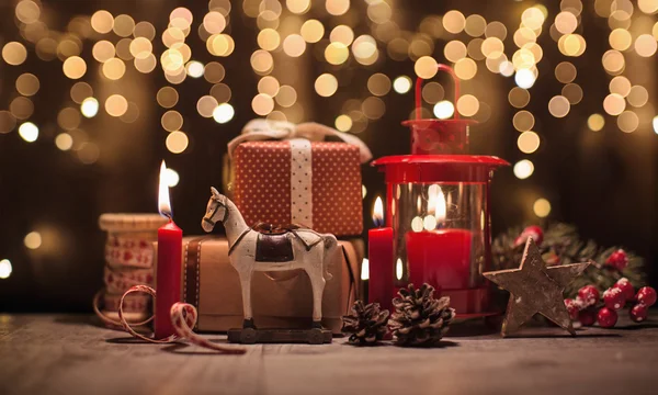 Kerstversiering met geschenken — Stockfoto