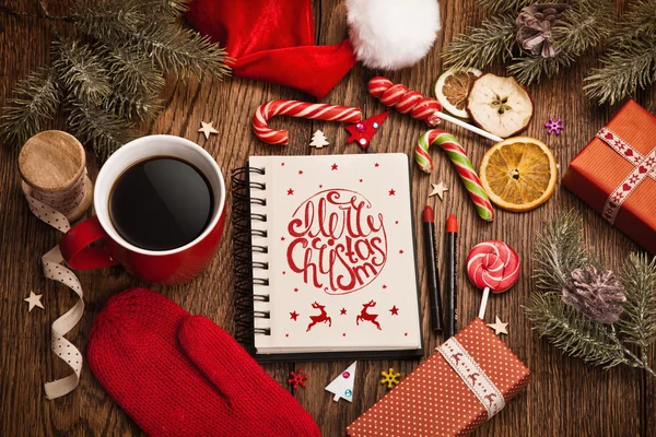 Saludos navideños con decoraciones — Foto de Stock