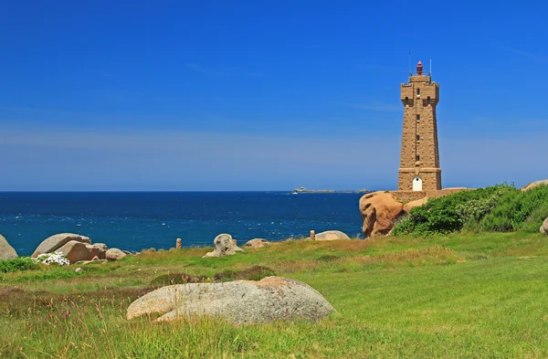 Vuurtoren van Ploumanac'h, Bretagne, Frankrijk — Stockfoto