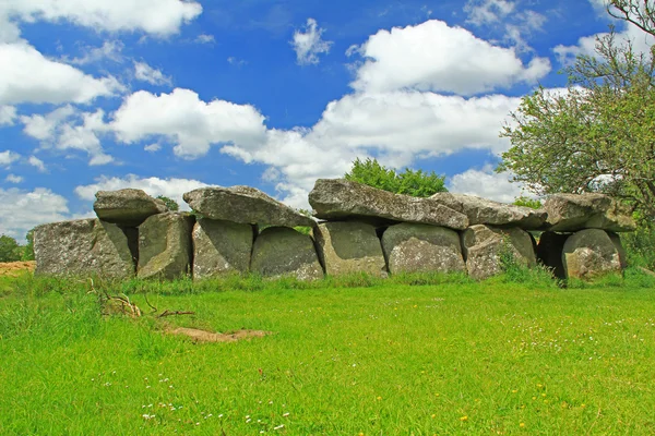 Högen grav Mougau Bihan, Frankrike — Stockfoto