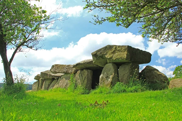 Högen grav Mougau Bihan, Frankrike — Stockfoto