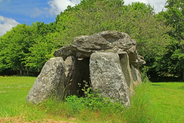 Tomba a tumulo Mougau Bihan, Francia — Foto Stock