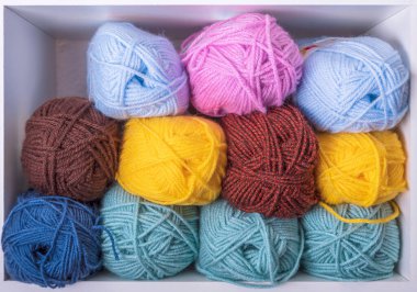 El Sanatları ve Hobileri İçin Renkli Yün İplik Topları