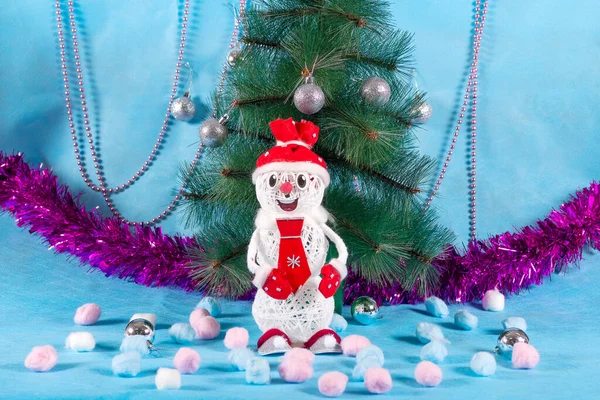 Cheerful Lonely Snowman Red Outfit Stands Next Green Tree Blue — Stock Photo, Image