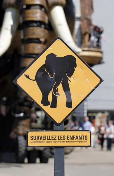 Panneau de signalisation pour éléphants à Nantes (France) ) — Photo