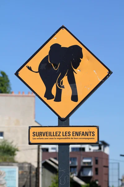 Panneau de signalisation pour éléphants à Nantes (France) ) — Photo