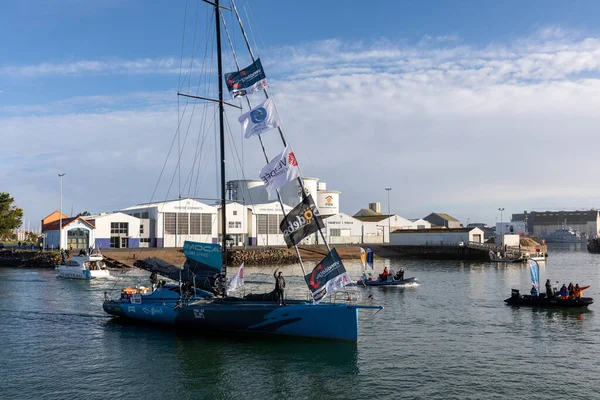 Les Sables Olonne フランス 2020年11月8日 11月8日にヴェンデ グローブ2020の開始のためのチャンネルでディダック コスタ ボート プラネット — ストック写真