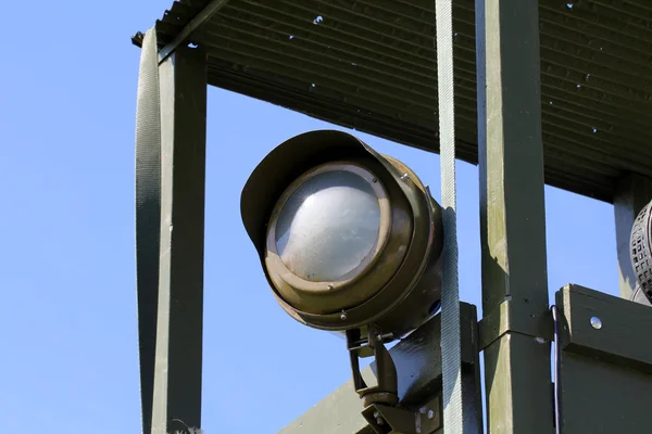 Proyector en torre de vigilancia de guerra — Foto de Stock