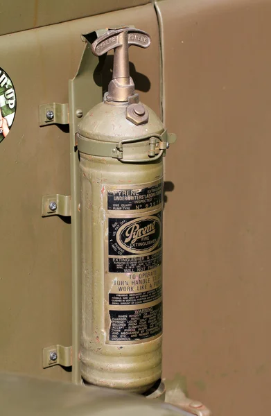 Antiguo extintor militar —  Fotos de Stock