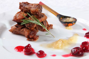 Rus usulü ızgara tavuk ve kaşık.