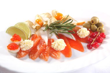 Balık tabağı limonlu