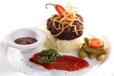 sığır eti biftek patates püresi ile