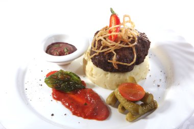 sığır eti biftek patates püresi ile