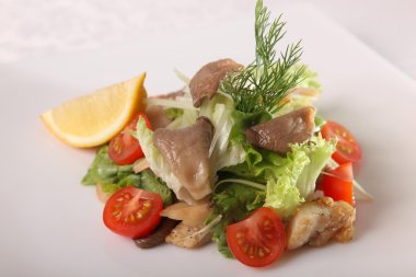 mantarlı ve sebzeli salata