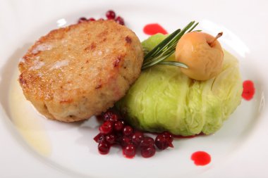 Pike pirzola plaka üzerinde