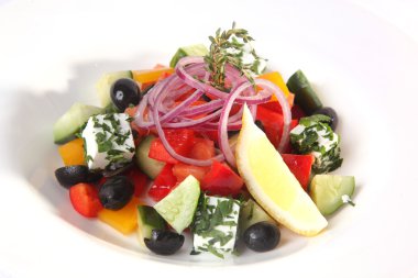 Peynirli Yunan salatası