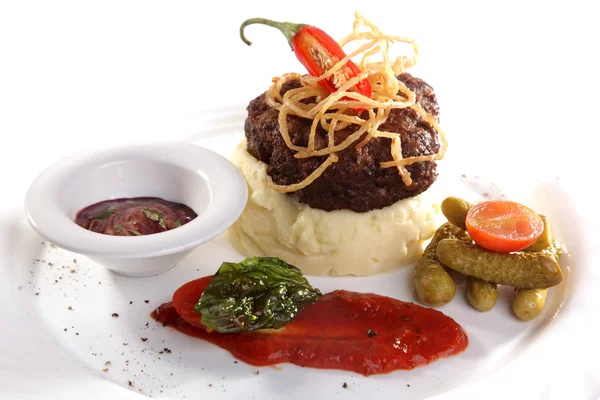 sığır eti biftek patates püresi ile