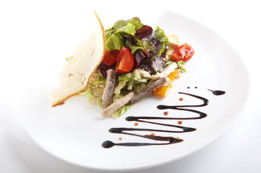 Et ve ekmek salatası