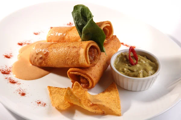 Panqueques rellenos con guacamole — Foto de Stock