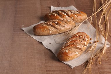 taze ekmek ile kulak