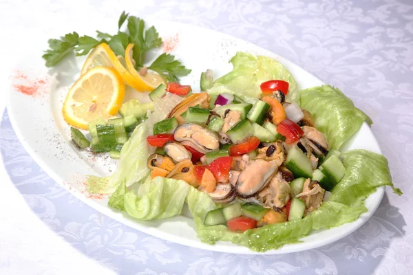 Salada Com Frutos Mar Prato — Fotografia de Stock