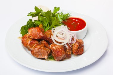 kebabı soğan ve sos ile