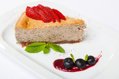 Peynirli kek kiraz plaka ile