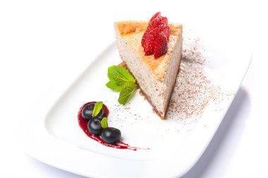 Peynirli kek kiraz plaka ile