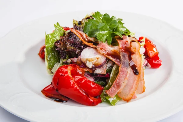 Salad with Bacon on plate — Stock Photo, Image